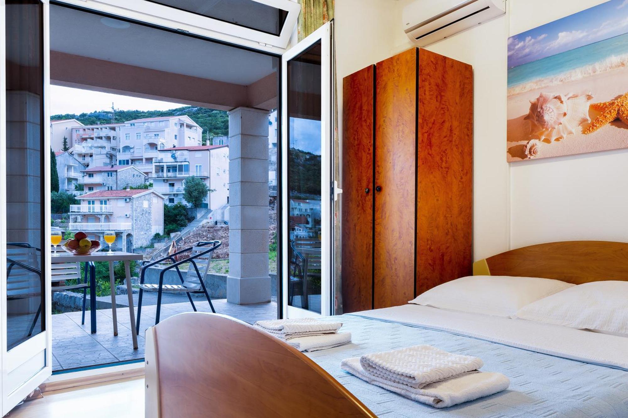Apartments And Rooms Breeze Neum Esterno foto