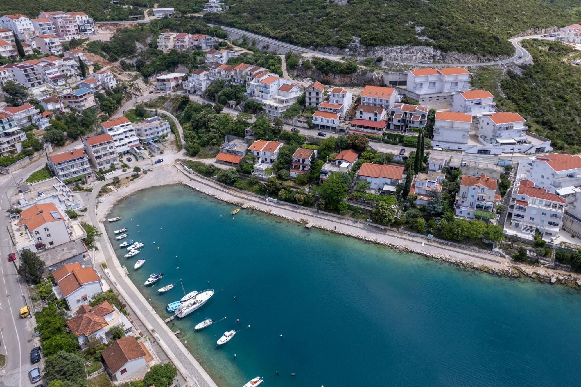 Apartments And Rooms Breeze Neum Esterno foto